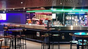 A bar area with stools and a pool table, surrounded by tables and chairs. - Les Bonbonières d'Andréa Gavinies Pellegrin Furnished 2* T2 + private roof top 24 sq.m. (Bordeaux)