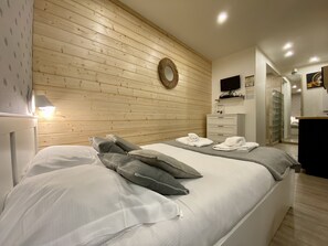1 bedroom, iron/ironing board, WiFi, bed sheets - LA GRANDE CÔTE - City Hall (Lyon)