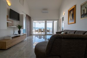 Fernseher, Stereoanlage