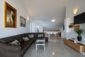 Fernseher, Stereoanlage