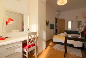 1 Schlafzimmer, Zimmersafe, Schreibtisch, kostenloses WLAN