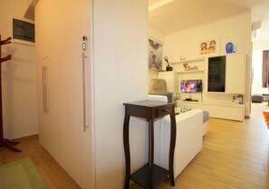 Interior - 2-4 persons, modern furnishings, air-conditioned, washing machine (Porec)