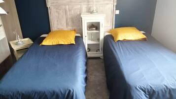 5 slaapkamers, een bureau, een strijkplank/strijkijzer, gratis wifi