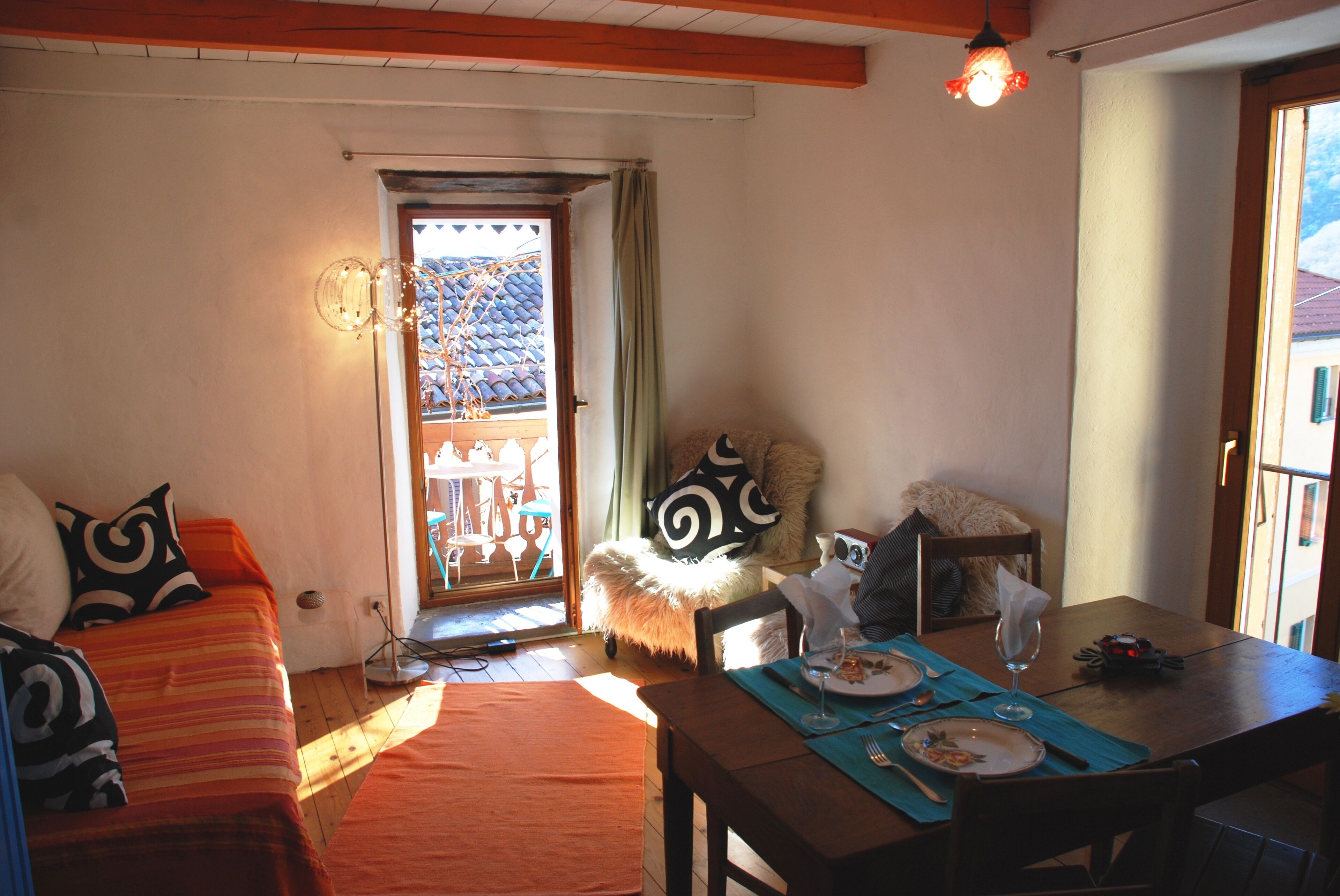 Sunny CORTILE-Apart, 4 pers, in historical building in Malcantone, Monte Lema