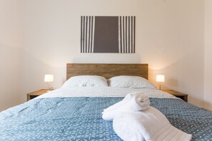 2 chambres, fer et planche à repasser