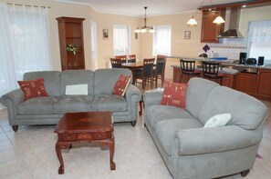 テレビ、卓球台