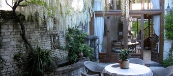 Landhaus mit privatem Hallenschwimmbad,Traumgarten nähe Loiretal 