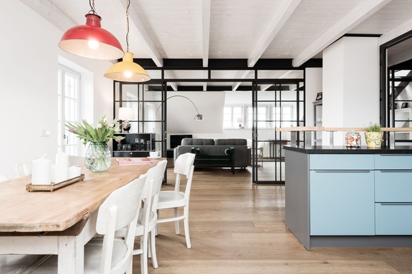 Blick vom Essbereich ins Wohnzimmer