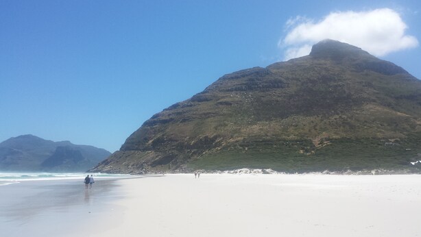 A beach with a prominent mountain in the background. - Family-friendly, sunny holiday home with pool, splendid views and solar power (Cape Town)