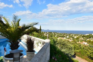 A heated pool - Villa with pool and magnificent sea view for eight persons (Les Issambres)