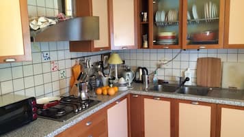 Frigorífic, forn, placa de cuina i rentaplats