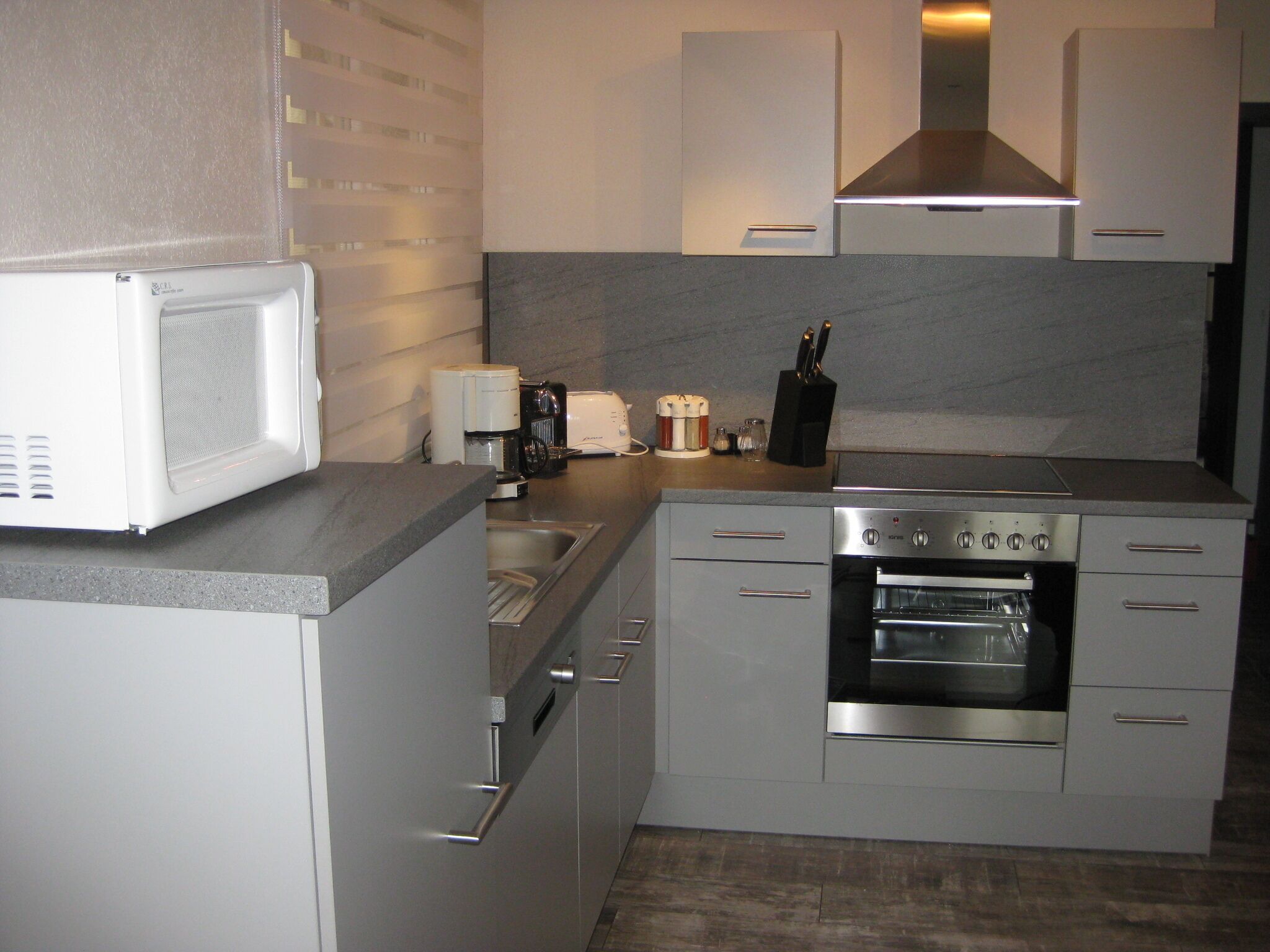 Kühlschrank, Mikrowelle, Ofen, Geschirrspüler