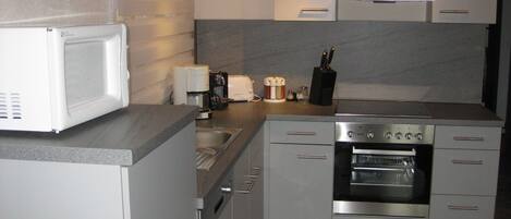Kühlschrank, Mikrowelle, Ofen, Geschirrspüler