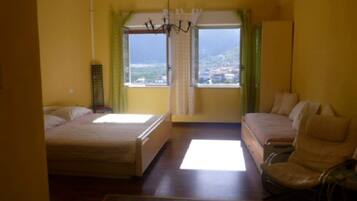 4 Schlafzimmer, Bügeleisen/Bügelbrett, Reisekinderbett, kostenloses WLAN