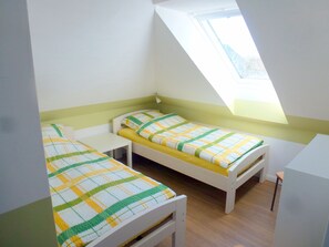 2 bedrooms, iron/ironing board, travel cot, free WiFi