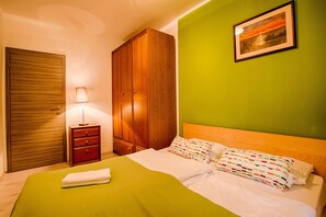 2 makuuhuonetta, silitysrauta/-lauta, vauvan matkasänky, ilmainen Wi-Fi