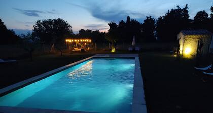 cottage in provencal farmhouse, 2 minutes from Pernes