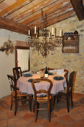 Dining - Characterful stone house in La Capelle (Uzès) (La Capelle-et-Masmolène)