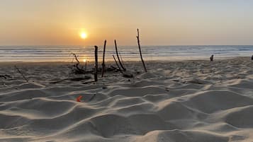 Plage à proximité, chaises longues
