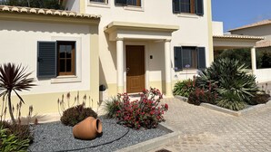 A two-story house with a beige facade, dark shutters, and a tiled roof. - Vila Marquês da Luz, ideal villa for guests looking for peace and quiet, sea view 1 floor (Luz)