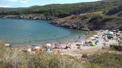 Family-friendly country house with heated pool, barbecue area, up to 5 people