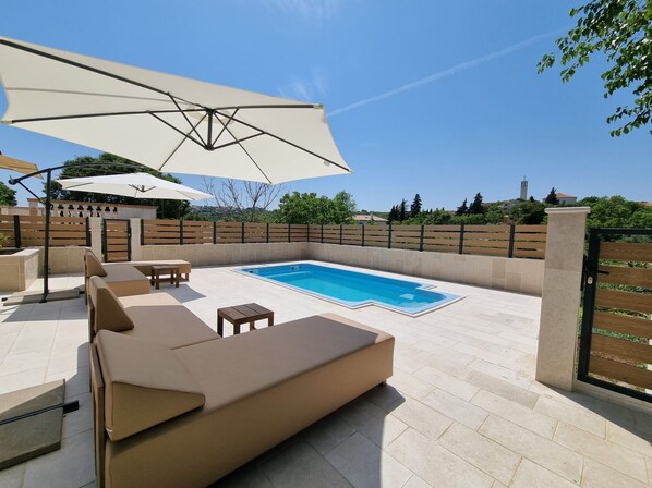 Outdoor pool, a heated pool