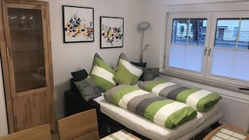 Appartement, 2 chambres (5) | Salle de séjour | Télévision à écran plat
