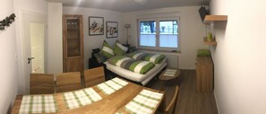 Appartement, 2 slaapkamers (5) | Woonruimte | Een flatscreentelevisie