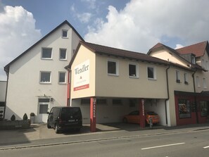 Exterior - Wendlers Ferienwohnungen 4-6 (Schwaig bei Nuernberg)