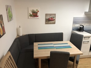 Appartement (6) | Dineren in de kamer