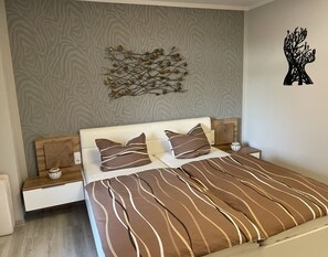 1 bedroom, travel crib, free WiFi - Modern apartment, kitchen, large terrace & baby equipment, near AOK clinic (Wiek)