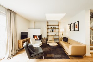 Smart-TV, Kamin, Stereoanlage