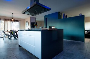 Interior - modern villa with heated pool and jaccuzzi for 6 people, classified 4 * (Mercuer)