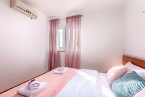 2 bedrooms, WiFi, bed sheets