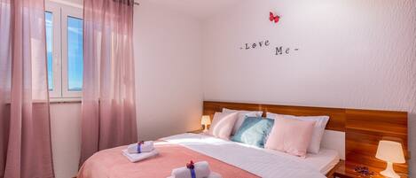 2 bedrooms, WiFi, bed sheets