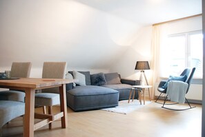 Télévision, livres, chaîne hi-fi