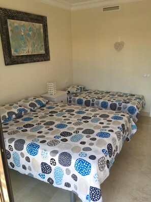 2 bedrooms, iron/ironing board, free WiFi, bed sheets