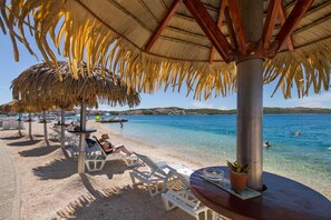 Beach nearby, sun-loungers - Tudija 2 - Apartment 25m from the beach (Okrug Gornji, Ciovo)