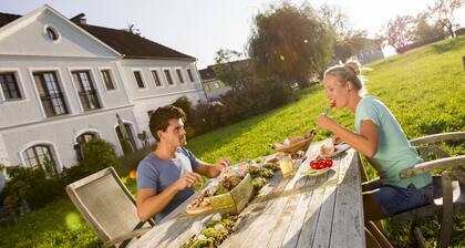 Landhaus mitten im grünen ( Familien- Apartment mit 2 getrennten Schlafräumen)