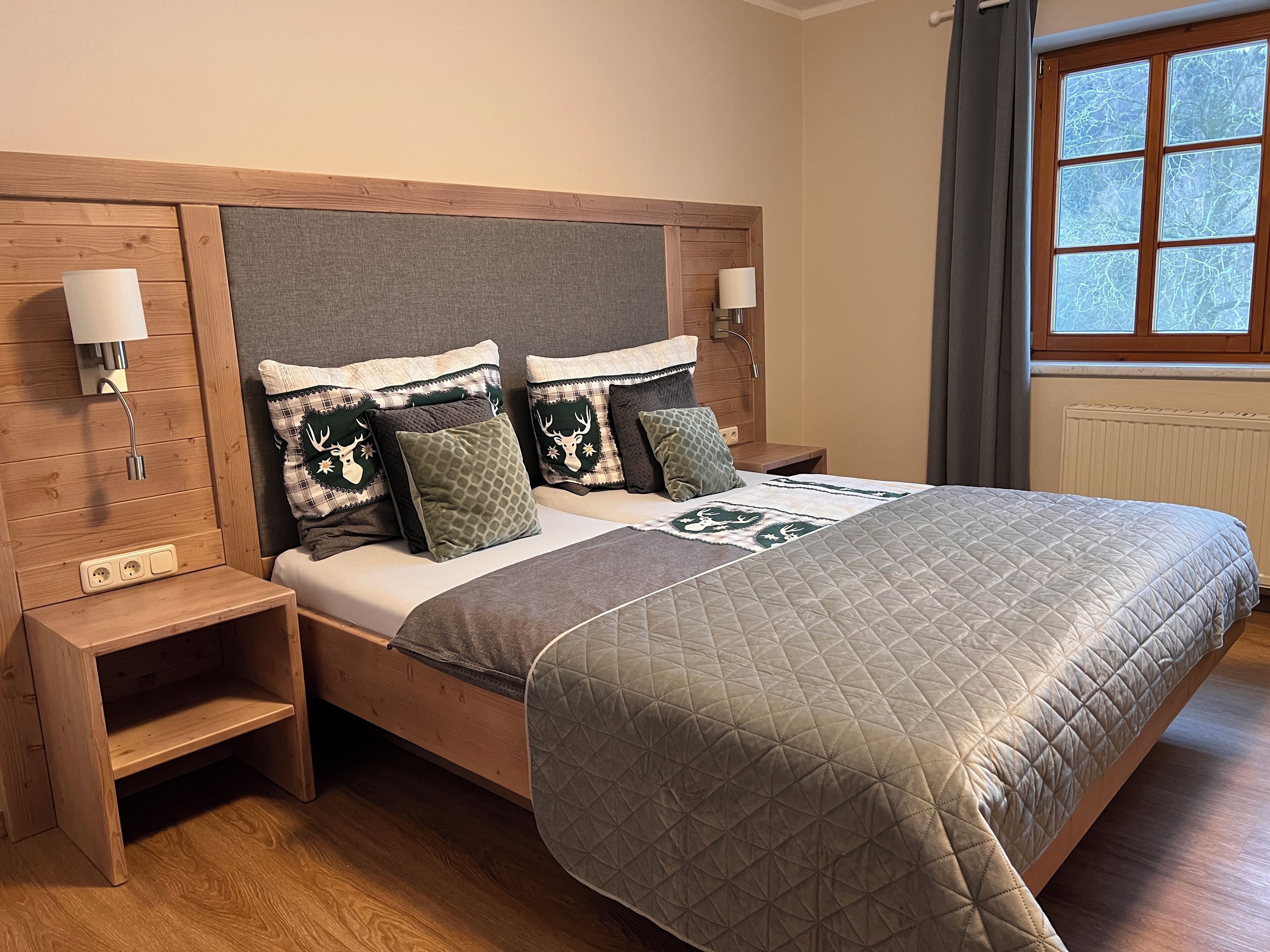 4 chambres, bureau, Wi-Fi gratuit, draps fournis