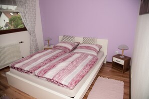 2 bedrooms, iron/ironing board, free WiFi, bed sheets - Dogs are welcome, no cats please! (Schopfheim)