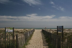 Tæt på stranden