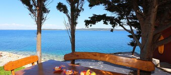 Apartments located directly on the sea, with sea views and wonderful views.