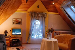 TV, DVD player, books, stereo