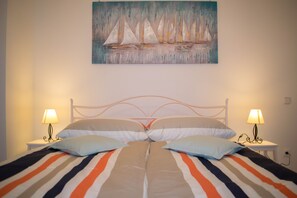 3 slaapkamers, een strijkplank/strijkijzer, wifi, beddengoed