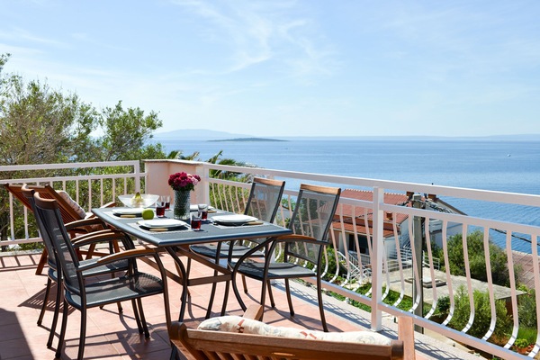 Terrasse (17 m2) mit Blick aufs Meer und die umliegenden Inseln