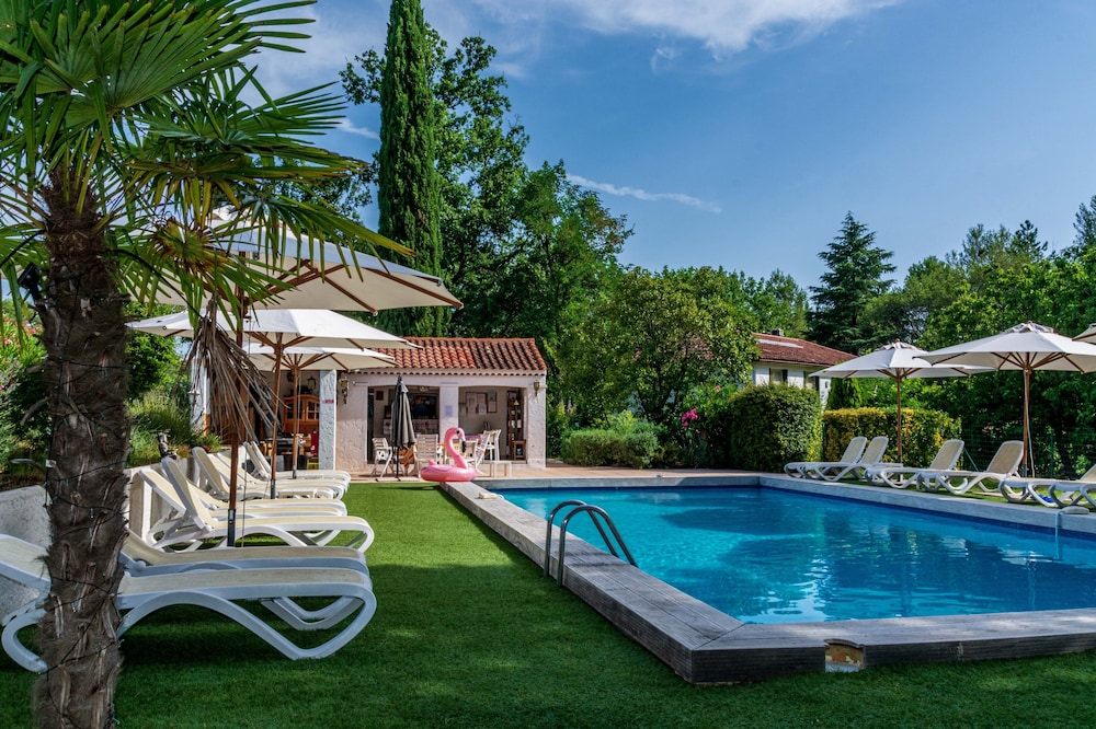 3***Apartment air-conditioned in a small family complex tennis heated pool