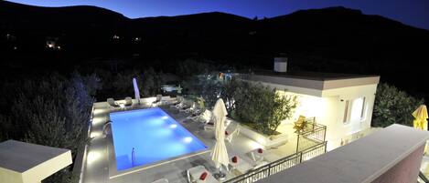 Outdoor pool, a heated pool