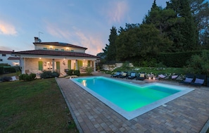 Et oppvarmet basseng