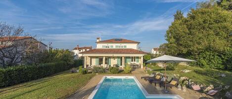 Et oppvarmet basseng